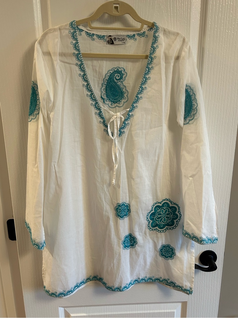 Mud Pie White and Teal Embroidered Bag Lady Apron